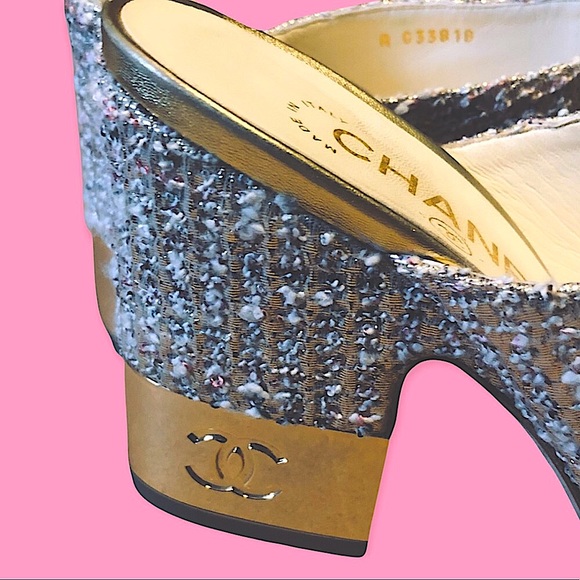 CHANEL 2018 Gold Ivory Pink Tweed Laminated Mules Spring Summer Open Toe Heels - Picture 3 of 6
